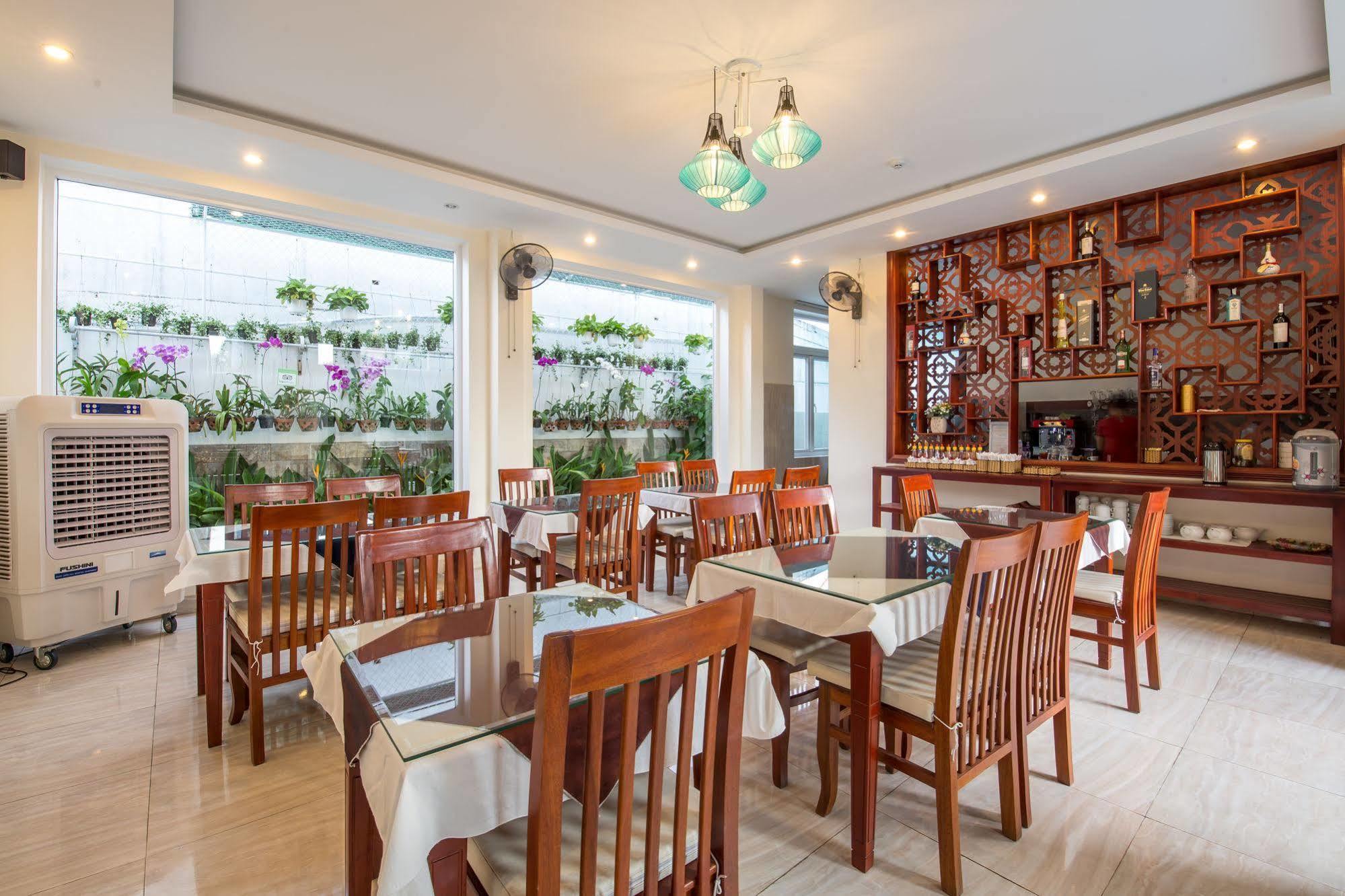 Prince Hotel Хойан Экстерьер фото