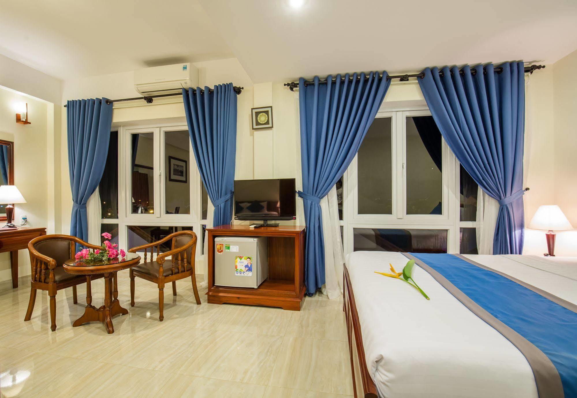 Prince Hotel Хойан Экстерьер фото